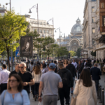 ratele romanilor dupa decizia BCE, oameni pe stradă în București Romania