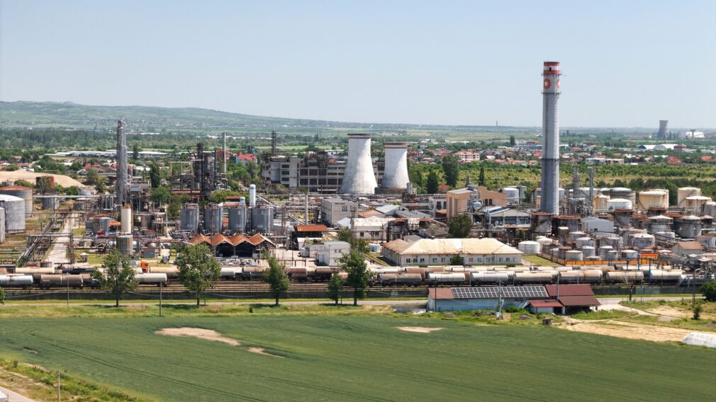 Rompetrol Rafinare trece pe energie verde: Vega Ploiești investește masiv în fotovoltaice și stocare