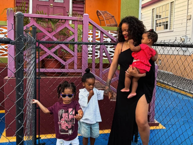 VIDEO Rihanna și-a dus cei trei copii în casa copilăriei sale din Barbados