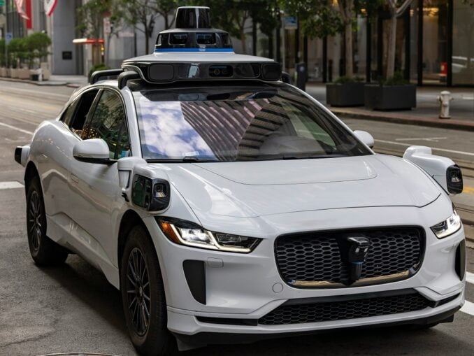 Chinezii de la Pony.ai scot pe piață mii de taxiuri robotizate