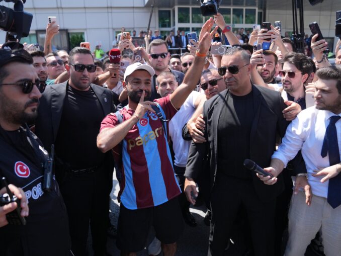 Surpriză. Mohammed Salah a semnat cu Trabzonspor