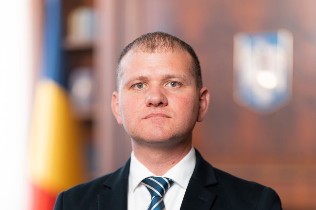 Scandal pe factura Pfizer. AUR atacă la CCR legea votată de PSD, PNL și USR