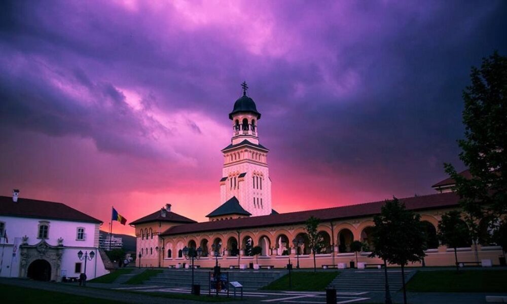 Cetățenii din Alba Iulia, blocați pe pagina de Facebook a primăriei pentru că au criticat administrația