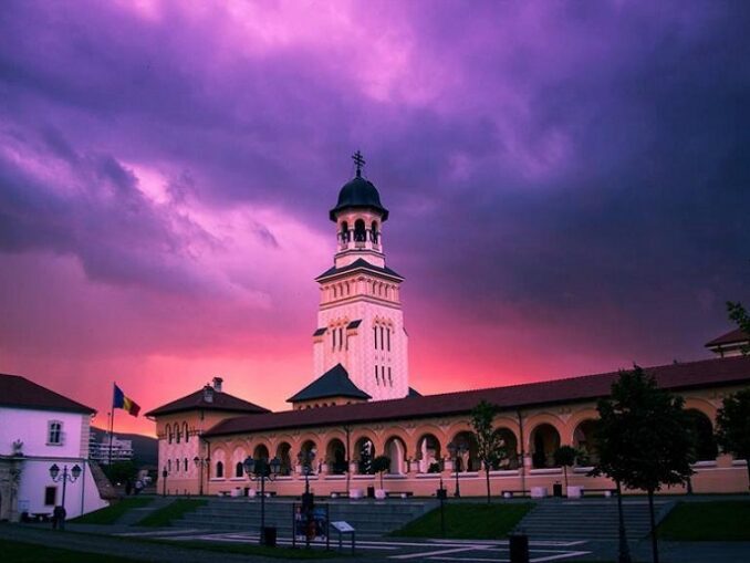 Cetățenii din Alba Iulia, blocați pe pagina de Facebook a primăriei pentru că au criticat administrația