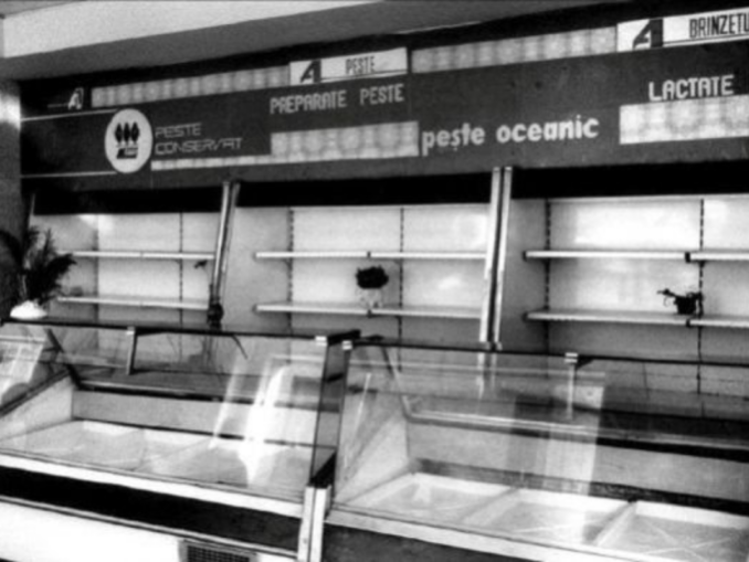 Rafturile goale ale „Epocii de Aur”: Aici nu avem carne. Alături nu au pâine