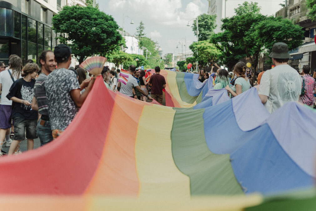ACCEPT, după verdictul CCR despre partenerii demnitarilor: Pentru familiile formate din persoane de același sex, nevoia recunoașterii juridice e și mai urgentă