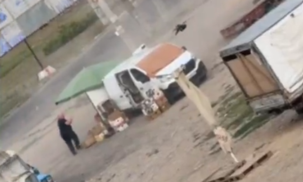VIDEO Safari rusesc cu drone împotriva civililor din Herson. Un bărbat care vindea legume a fost atacat cu o dronă. Reacția lui Zelenski