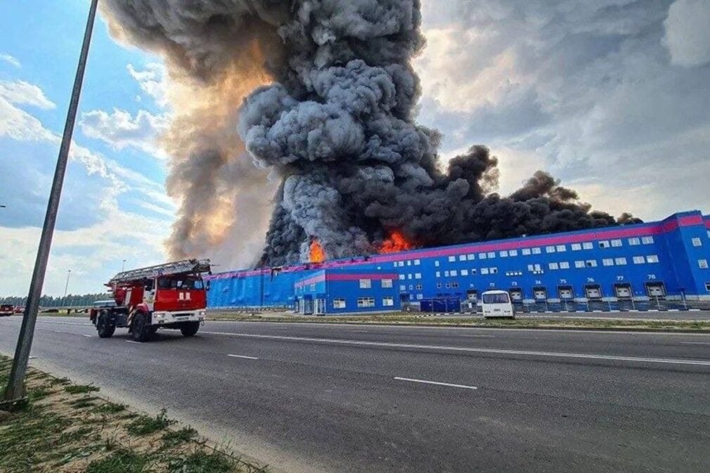 VIDEO Ucraina lovește din nou infrastructura logistică a Rusiei. Trei centre Ozon, atacate într-o singură noapte