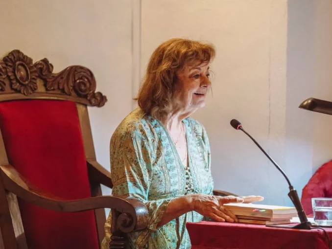 Priviri strecurate printre paginile cărților (IV): Babușka moscovită și grija față de vizitatori