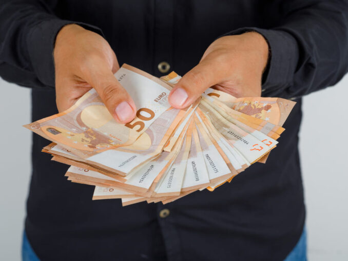 Euro continuă să se aprecieze. Moneda europeană a ajuns la 5,2497 lei la cursul oficial al BNR