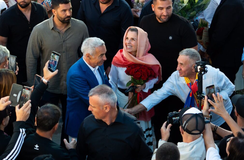 Un lider AUR Timiș a adus cu autocarele oameni pentru a-l susține pe Călin Georgescu la Oradea