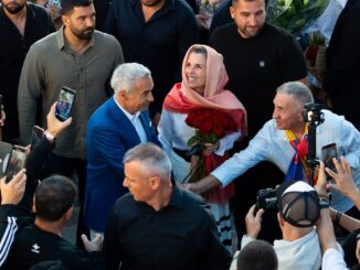 Un lider AUR Timiș a adus cu autocarele oameni pentru a-l susține pe Călin Georgescu la Oradea