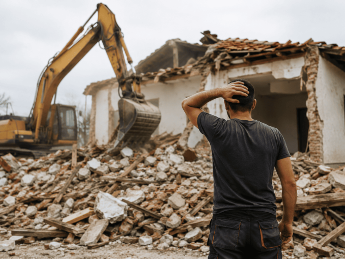 Un an pentru a scăpa de demolare. Cum te „păsuiește” Noul Cod al Urbanismului, dacă ai o construcție ilegală
