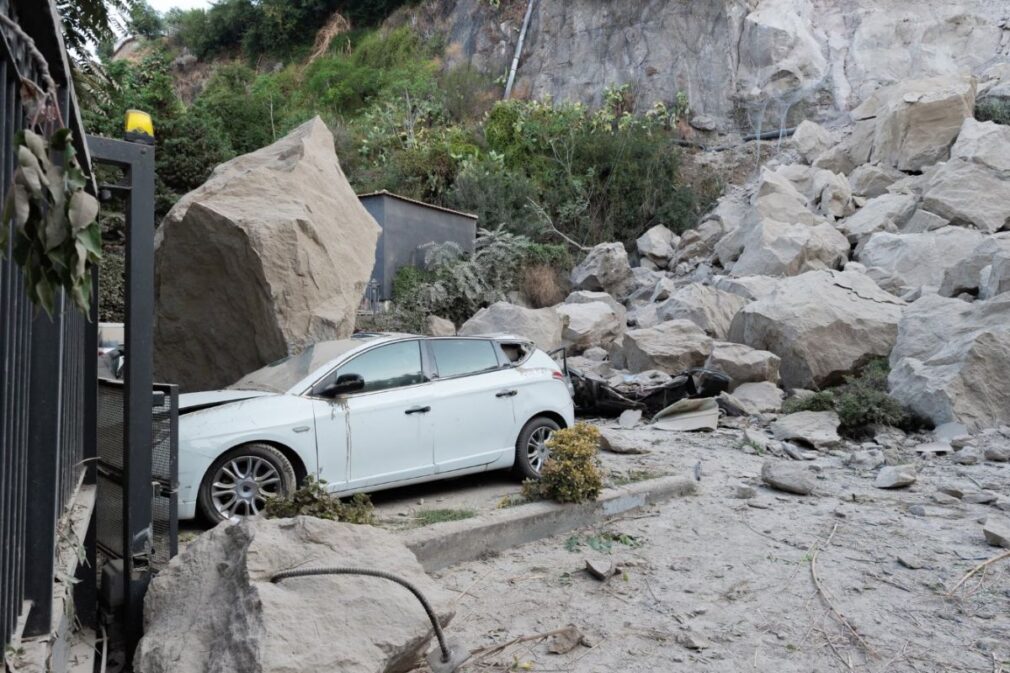 Cutremur puternic lângă Napoli. Cel puțin 21 de răniți
