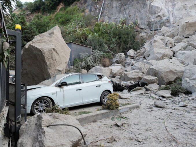 Cutremur puternic lângă Napoli. Cel puțin 21 de răniți