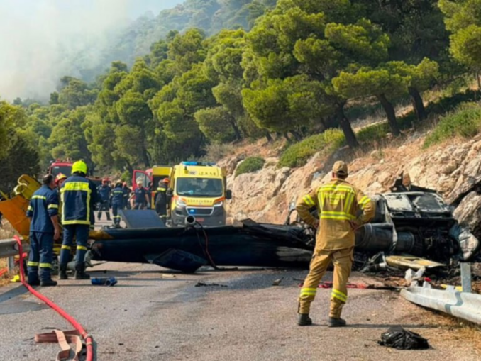 UPDATE Două elicoptere de stingere a incendiilor s-au ciocnit în Grecia. Patru oameni au fost transportați la spital