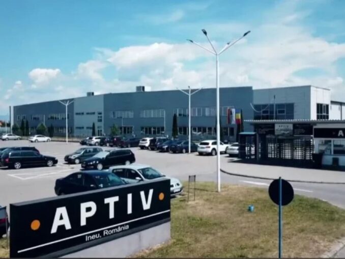 „Am lucrat aici aproape 20 de ani”. Cum trăiesc foștii angajați Aptiv din Ineu închiderea fabricii și câți bani li s-au promis