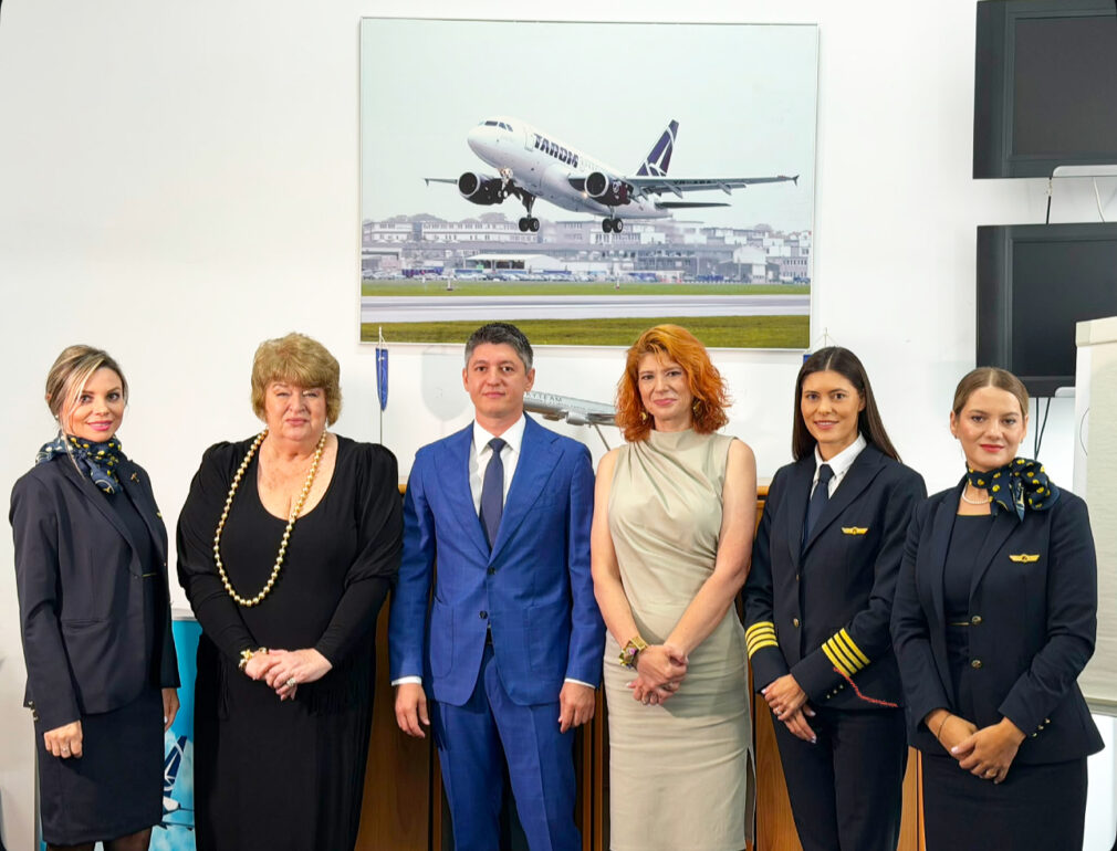 Flota companiei TAROM se înnoiește. O nouă aeronavă Boeing 737 MAX primește numele legendei Ivan Patzaichin