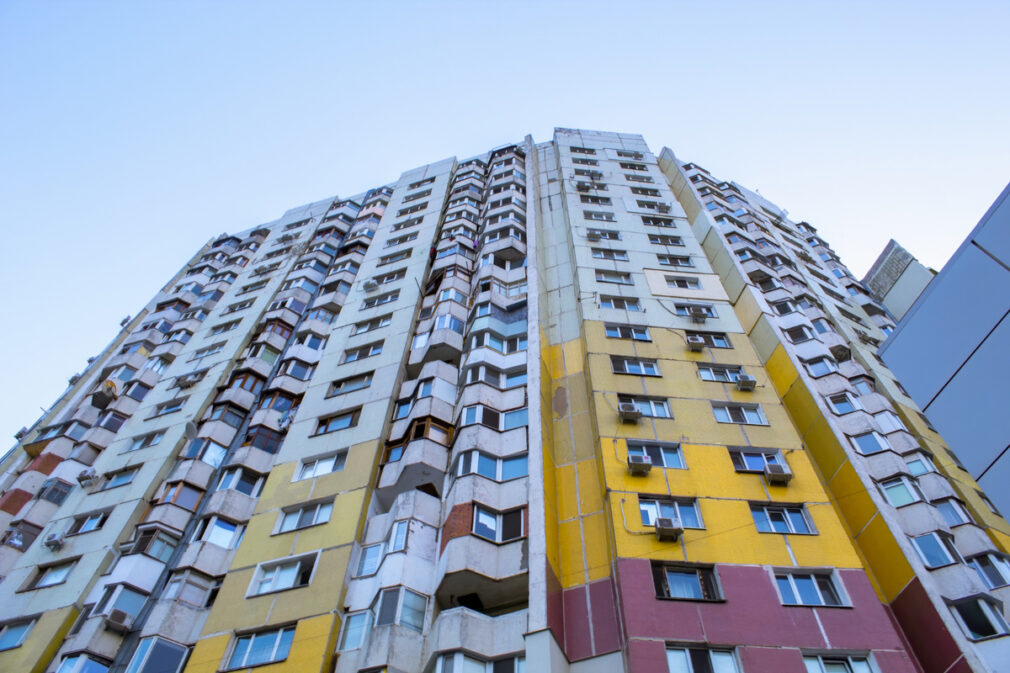 A intrat în vigoare legea care finanțează lifturi pentru blocurile comuniste. Ce urmează pentru asociațiile de proprietari