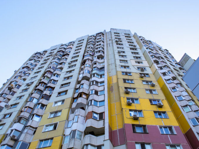 A intrat în vigoare legea care finanțează lifturi pentru blocurile comuniste. Ce urmează pentru asociațiile de proprietari
