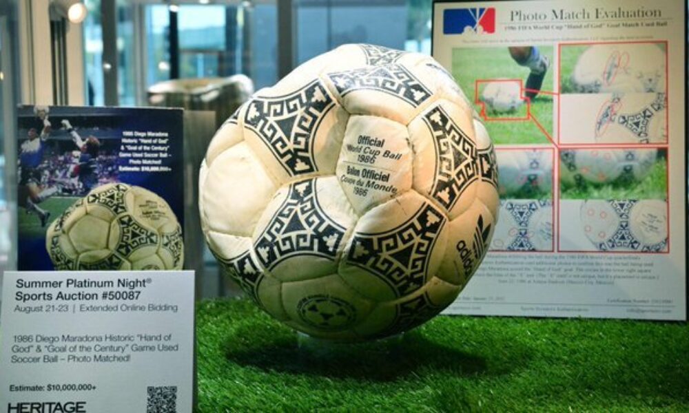 2,8 milioane de euro pentru mingea de la „Mâna lui Dumnezeu” a lui Maradona