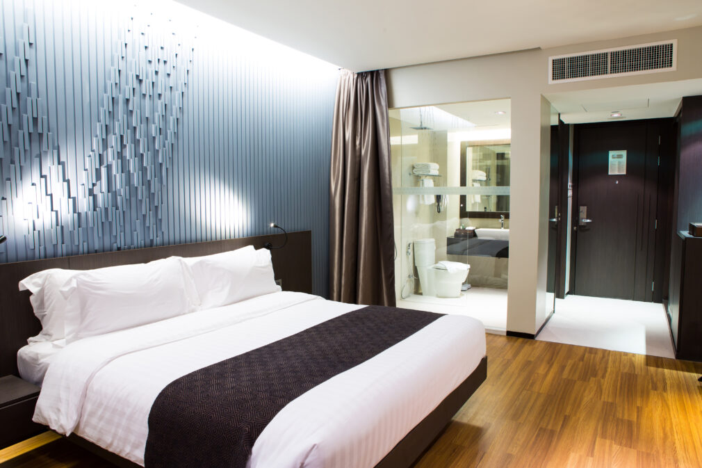 Ce nu ar trebui să faci niciodată la hotel. Regulile unui expert britanic în etichetă