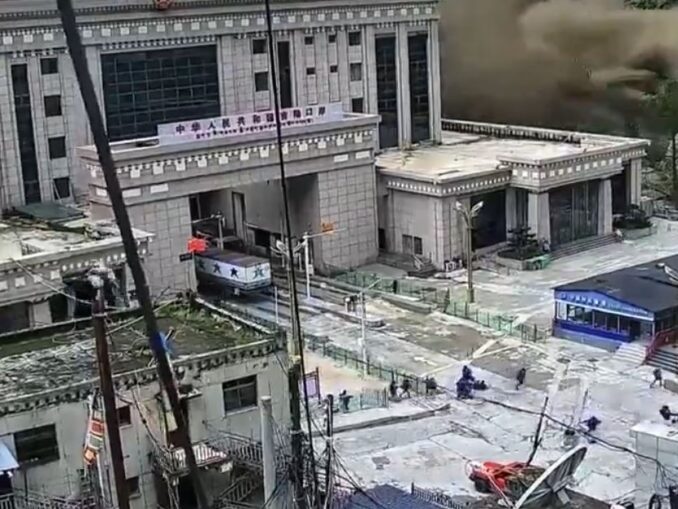 VIDEO Viitură devastatoare în Nepal. Sute de turiști dispăruți