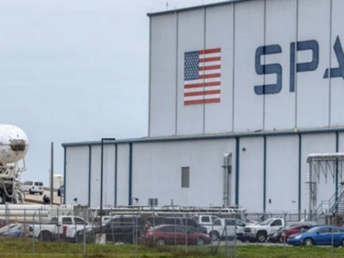 Ce se va întâmpla când racheta SpaceX scăpată de sub control se va izbi de Lună