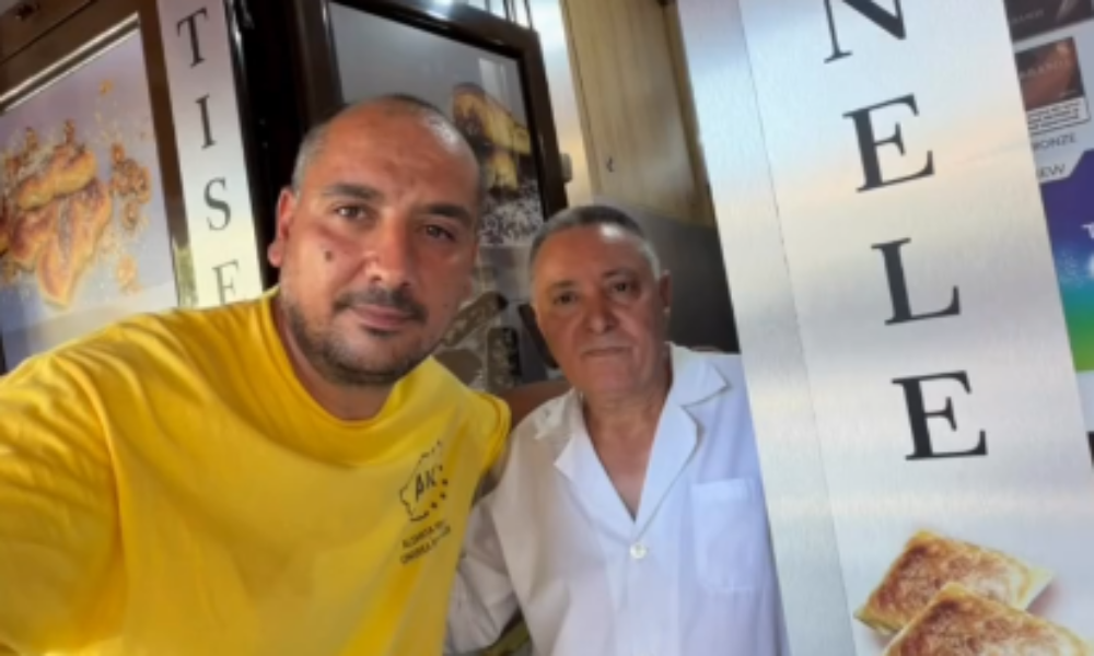 Cum s-au agățat politicienii de merdenelele lui Nea Mihai de la Patiseria Amzei: „Pare că ești tare frământat”/ „Merdenelele sunt de AUR”