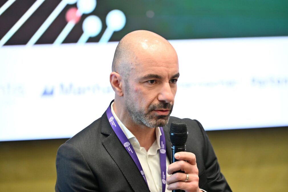 „Am avut copii în clasa a 9-a care nu știau că la priză curge curent electric”. Ce spune directorul unei firme despre calitatea educației din România