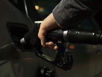 Finanțele mențin reducerea de 25% a accizei la motorină. Până când se aplică măsura