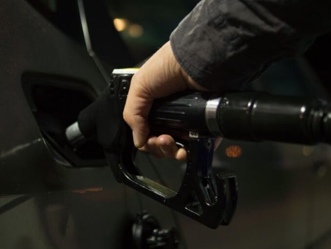 Finanțele mențin reducerea de 25% a accizei la motorină. Până când se aplică măsura