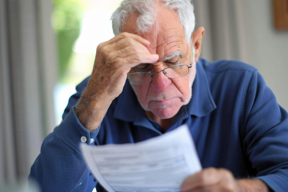 „Am ieșit la pensie, dar trebuie să muncesc”. Aproape 250.000 de pensionari continuă să lucreze