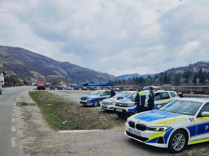 Doi copii, puși în portbagaj și plimbați cu mașina prin Gorj. Ce amendă a primit șoferul