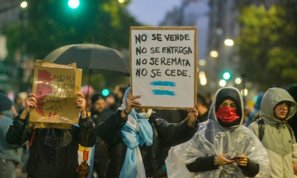 VIDEO. „Vrea să dea pământul străinilor”. Proteste ample în Argentina împotriva proiectului președintelui privind proprietatea privată