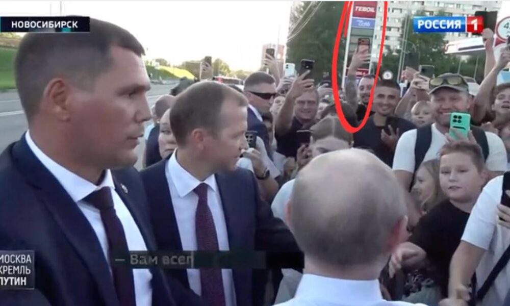Televiziunea rusă le-a prezentat aseară cetățenilor ruși un reportaj despre Putin, care vede din geamul mașinii sale că benzinăriile au carburant