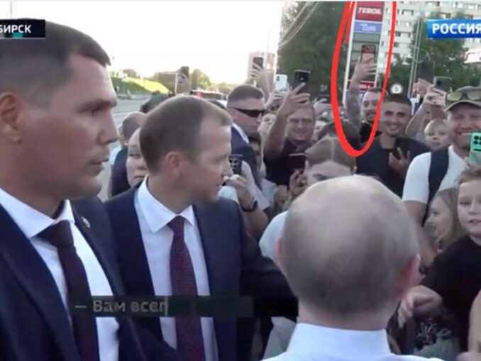 Televiziunea rusă le-a prezentat aseară cetățenilor ruși un reportaj despre Putin, care vede din geamul mașinii sale că benzinăriile au carburant