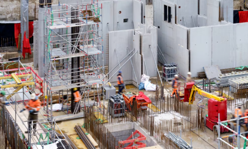 Criză masivă în Germania: Se caută 150.000 de constructori, salariile ajung la 7.000 de euro