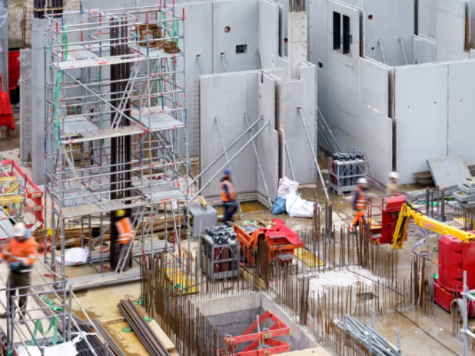 Criză masivă în Germania: Se caută 150.000 de constructori, salariile ajung la 7.000 de euro