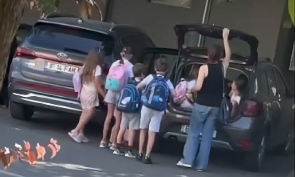 Copii înghesuiți într-o mașină, unii băgați în portbagaj. Poliția Ilfov a început verificările după apariția imaginilor VIDEO