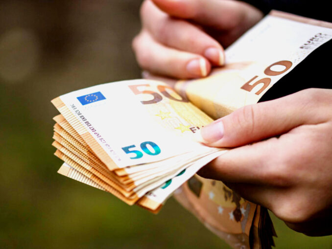 Statul pune la bătaie 5,3 miliarde de lei pentru firmele care investesc în tehnologii avansate, inclusiv inteligența artificială. Cine poate cere finanțare