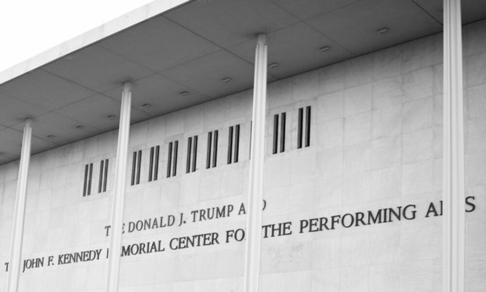 Lupta pentru numele lui Trump pune Kennedy Center sub semnul demolării