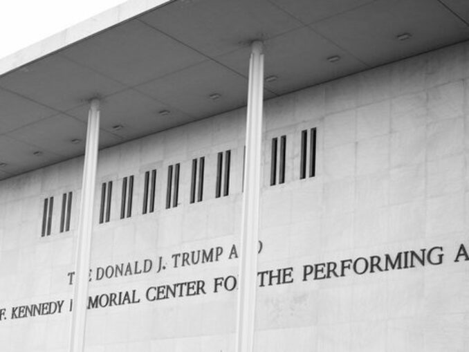 Lupta pentru numele lui Trump pune Kennedy Center sub semnul demolării