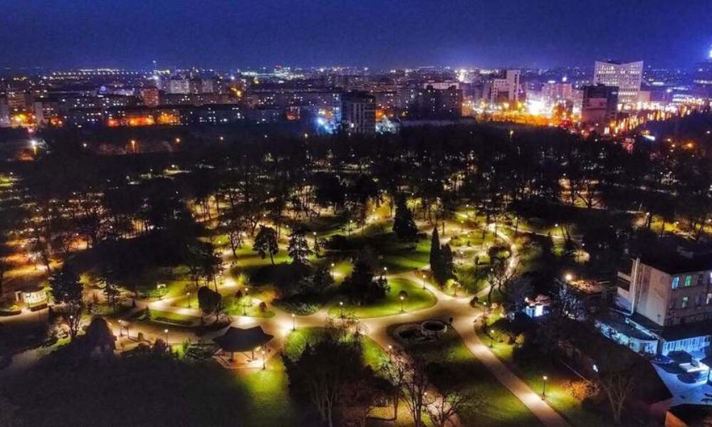 Încă un oraș din România stinge lumina pentru a economisi energie