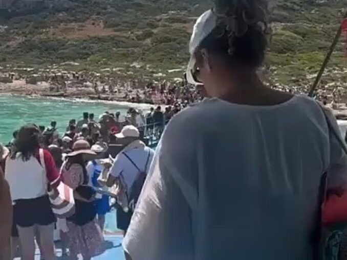 VIDEO Prea frumoasă pentru binele ei. Plaja Balos din Creta, sufocată de turiști