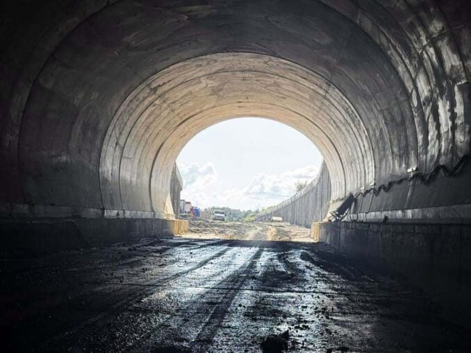 VIDEO Cel mai lung tunel de autostradă din România a fost străpuns. Ce urmează pe A1 Margina-Holdea