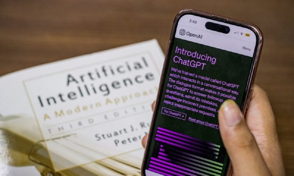 OpenAI angajează oameni să analizezeze conversațiile tale cu ChatGPT. Care este motivul