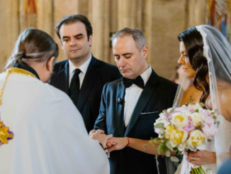 Alexandru Nazare s-a căsătorit cu interpreta Maria Mihali. Nicușor Dan și mai mulți lideri politici, printre invitații de la nuntă