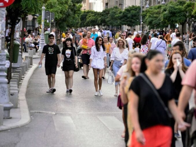 „Străzi Deschise – Bucureşti, Promenadă urbană”: Calea Victoriei devine sâmbătă pietonală