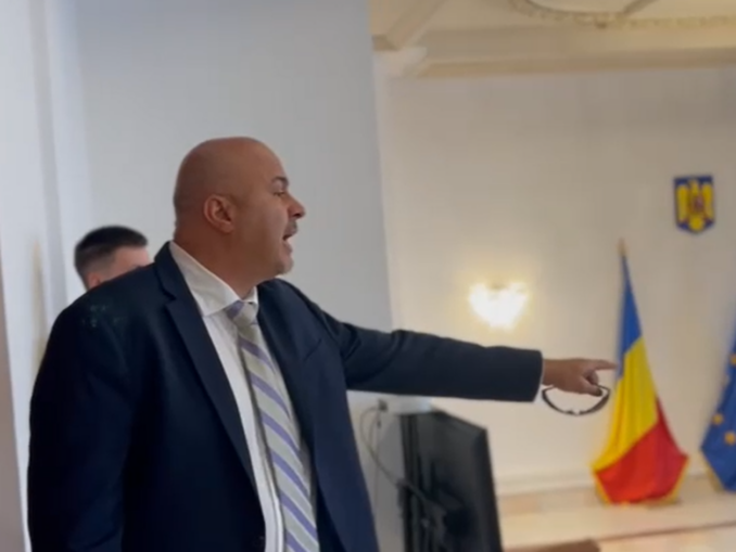 VIDEO „Sunteți slugile serviciilor. Pauliuc a terminat Academia SRI, de asta nu a mișcat nimic”. Scandal în Senat pe legea pentru limitarea mandatelor șefilor de servicii